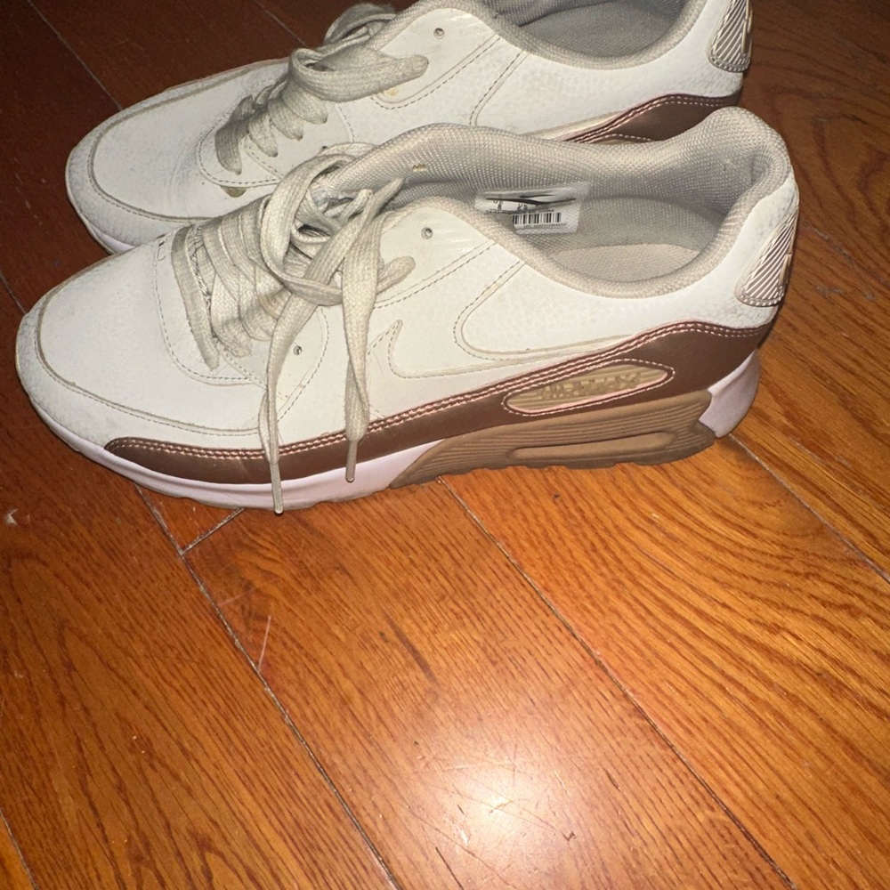 Nike Tennis Shoes
